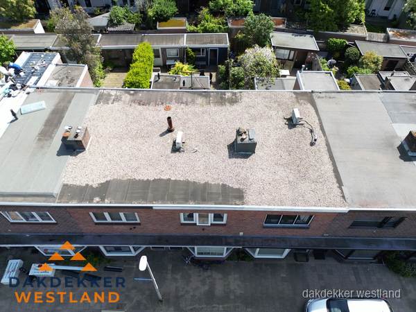 Plat dak met grindballast en dakdoorvoeren in Westland Plat dak met grindballast en dakdoorvoeren in Westland